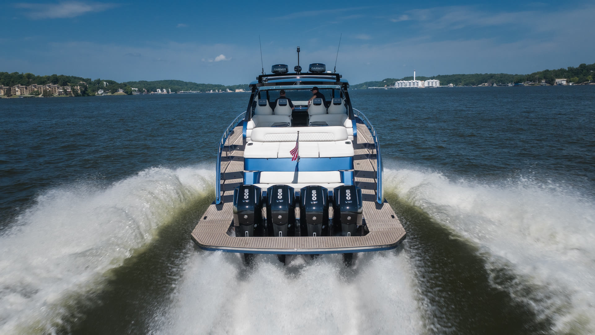 DA 53 pure performance on the water